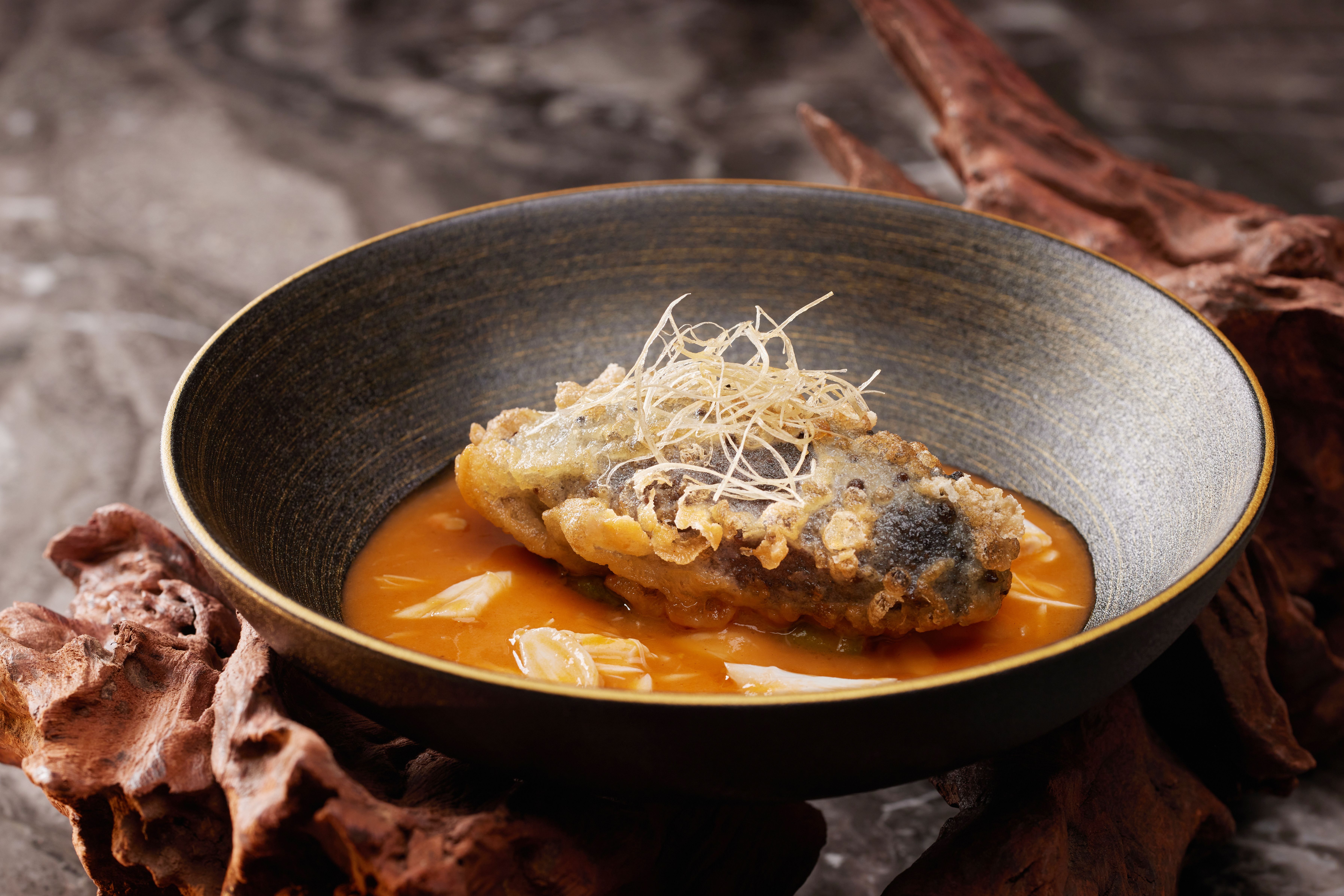 RU | Crispy Japanese Sea Cucumber Stuffed with Minced Pork and Shrimp in Seafood Sauce