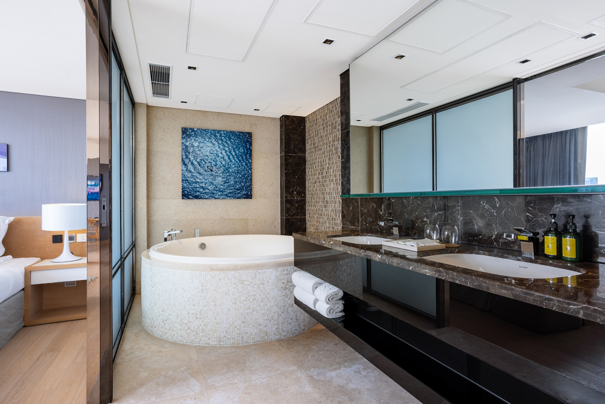 Grand Aqua Suite